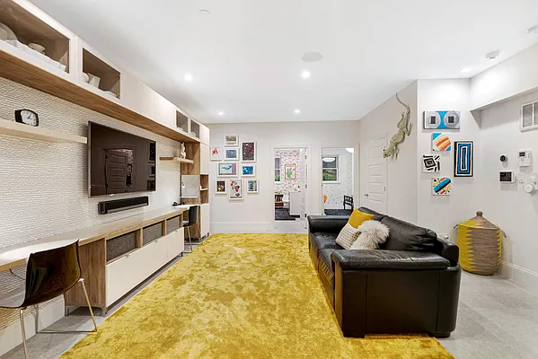 Sold by Compass | media 33