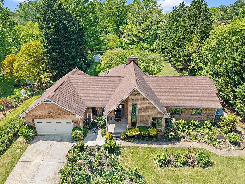 1st image of 7426 Oakcrest Ln
