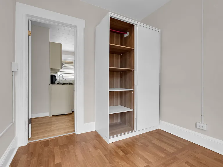 199 Hayward Pl #B — Photo 2