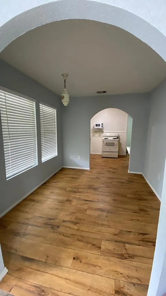 3 bed, 1190 sqft, $1,400 — Photo 3