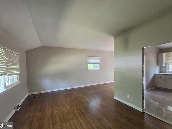 4th image of 408 Bruce Rd