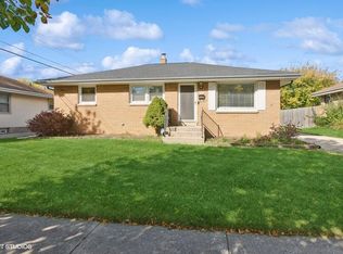 10442 W Rohr Ave, Milwaukee, WI 53225