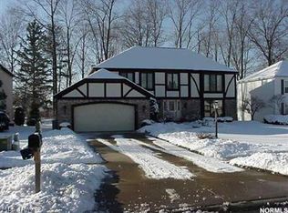 15576 Parkwood Ln, Strongsville, OH