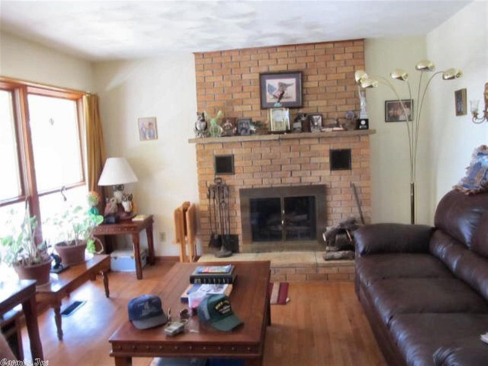 2nd image of 144 Saginaw Cir