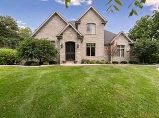 2600 Whiteoak Ct, McHenry, IL 60050