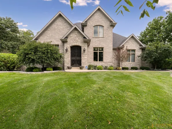 2600 Whiteoak Ct, McHenry, IL 60050