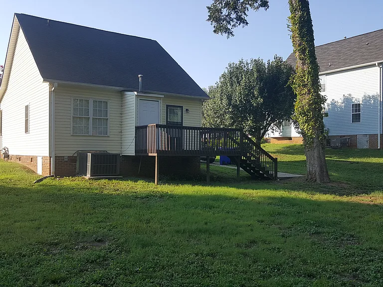 421 Viola St — Photo 18