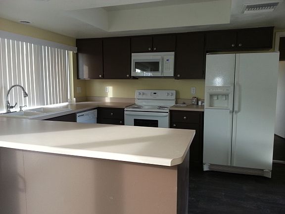 3rd image of 5809 Santa Catalina Ave