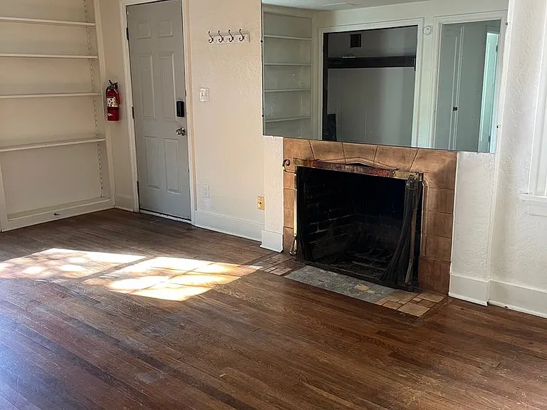 480 NE Maiden Ln — Photo 8