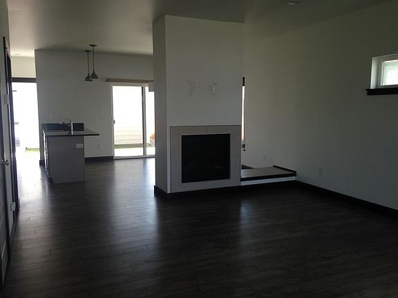 2nd image of 1075 Twin Lakes Ave