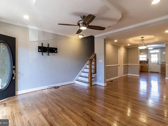 3rd image of 415 Elrino St