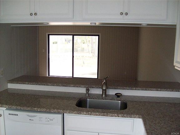 3rd image of 743 Clubhouse Ln Unit A