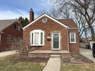 414 Moross Rd, Grosse Pointe Farms, MI 48236