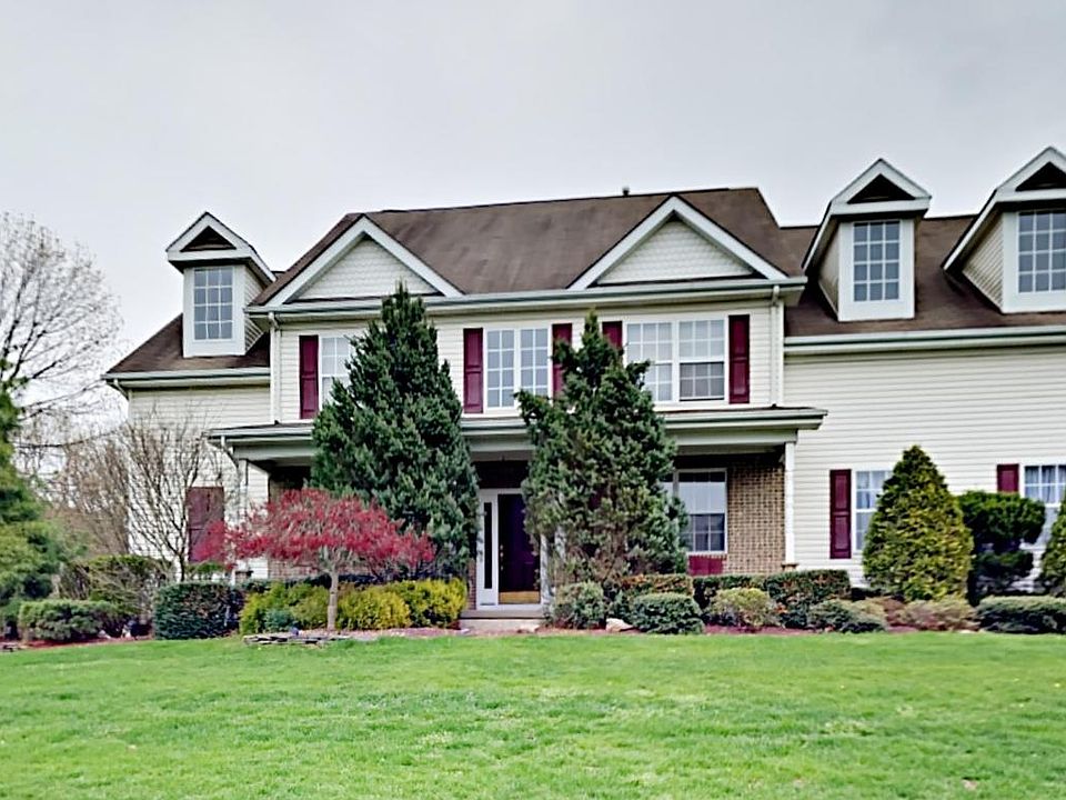 2nd image of 2 Brittany Ln