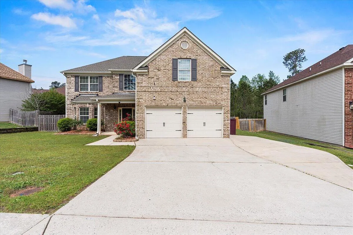 4 bed, 2.5 bath, 2990 sqft, $5,600 — Photo 1