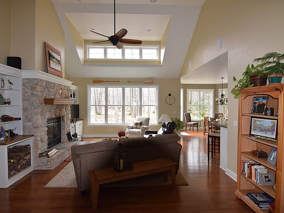 2nd image of 5605 Fern Wood Ln
