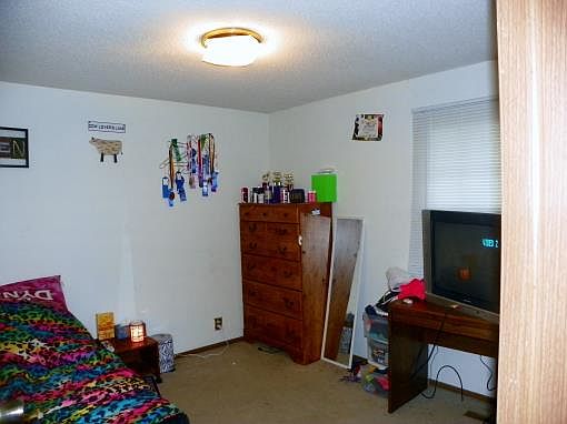 5th image of 607 Broadway St