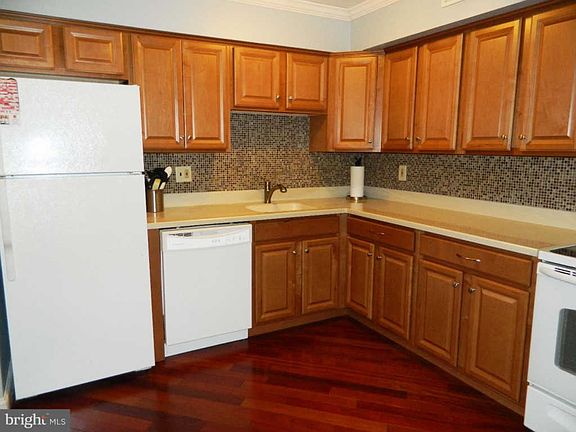 3rd image of 224 Caranel Cir