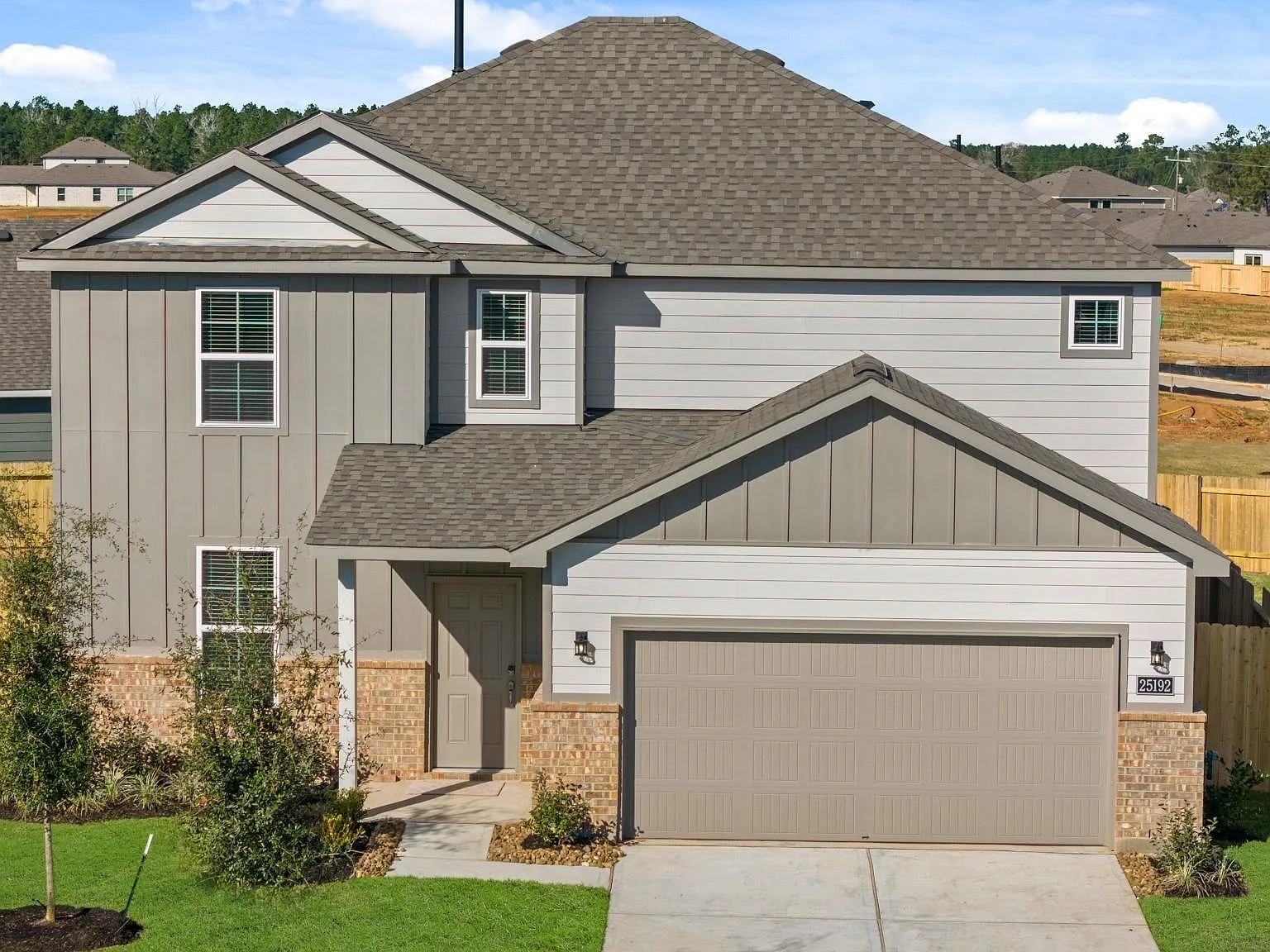 4 bed, 2.5 bath, 2696 sqft, $2,295 — Photo 2
