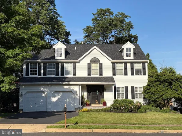 202 Woodspring Cir, Doylestown, PA 18901