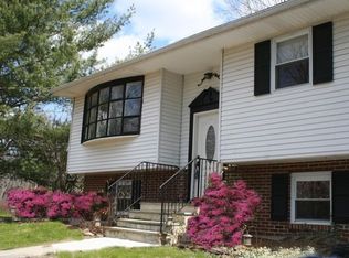 55 Stone Signpost Rd, Flemington, NJ 08822