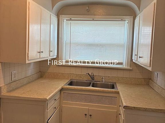 4th image of 207 Ashwood Ave