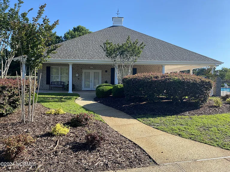 411 Avenshire Ct — Photo 32