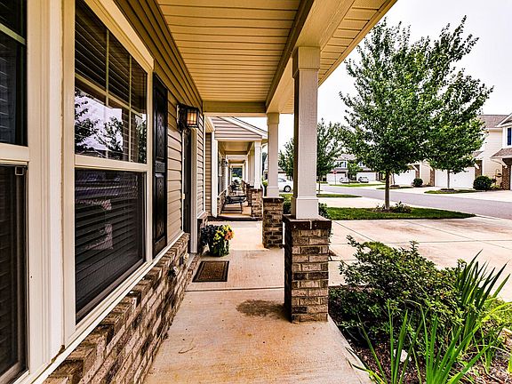 3rd image of 906 Summerlake Dr