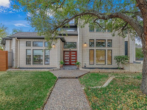 3rd image of 202 Fireside Cir