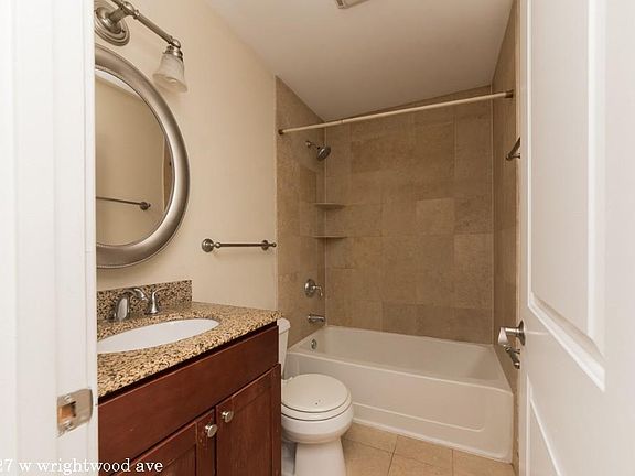 4th image of 627 W Wrightwood Ave #1416