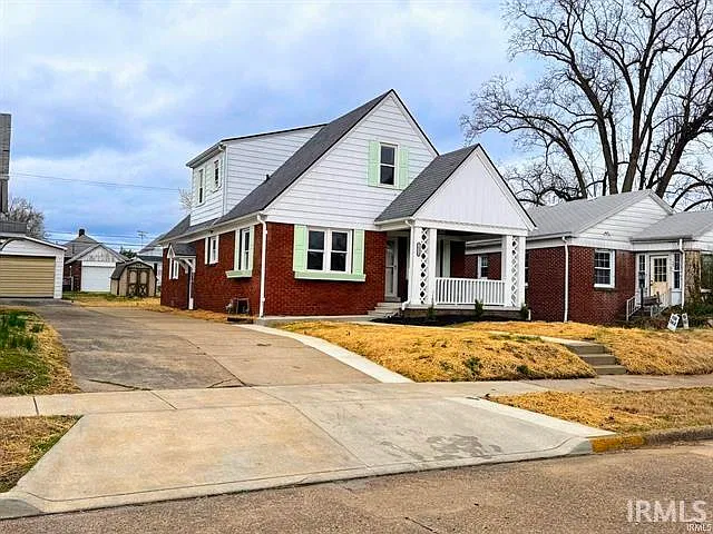 4 bed, 2.0 bath, 1855 sqft, $2,600 — Photo 1