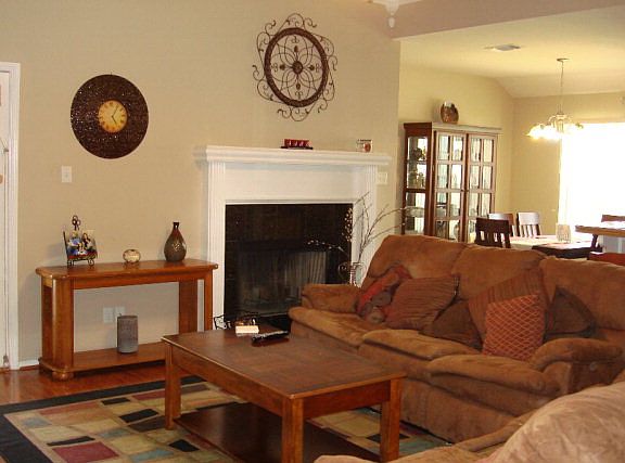 2nd image of 1713 Louise Dr