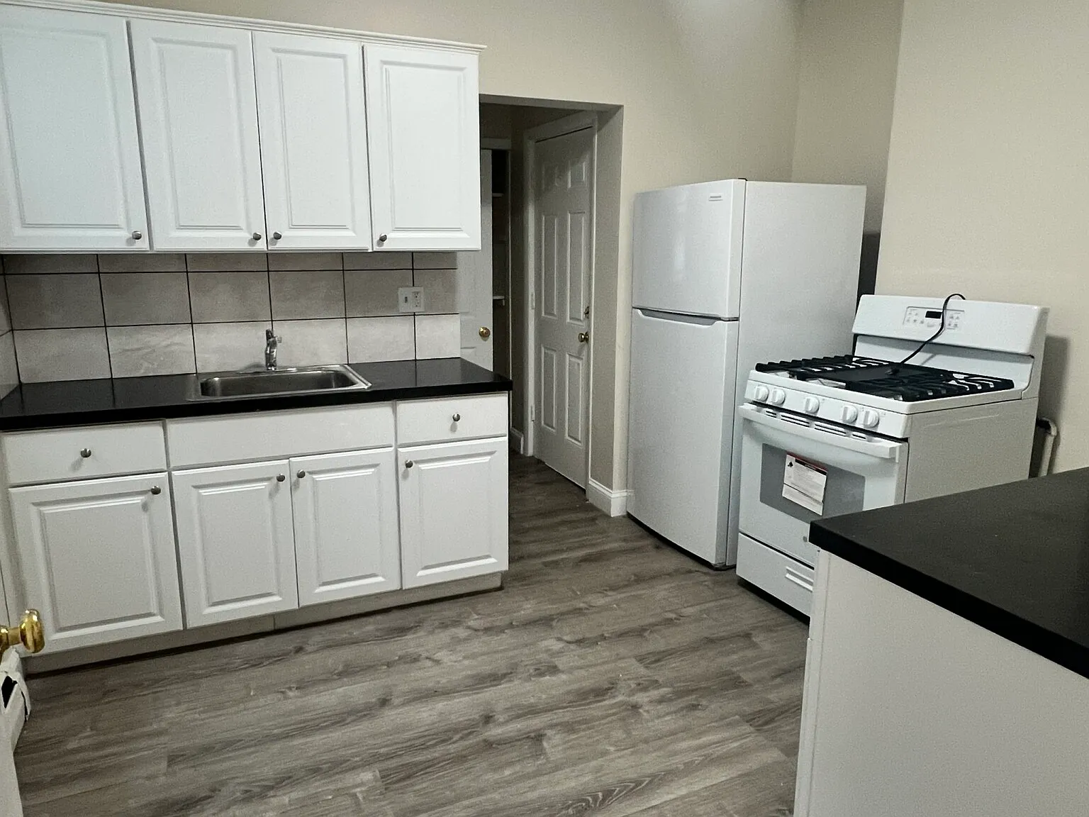 1 bed, 1.0 bath, $1,900 — Photo 1
