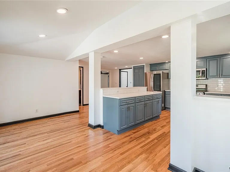 8403 Gaskin Rd — Photo 14