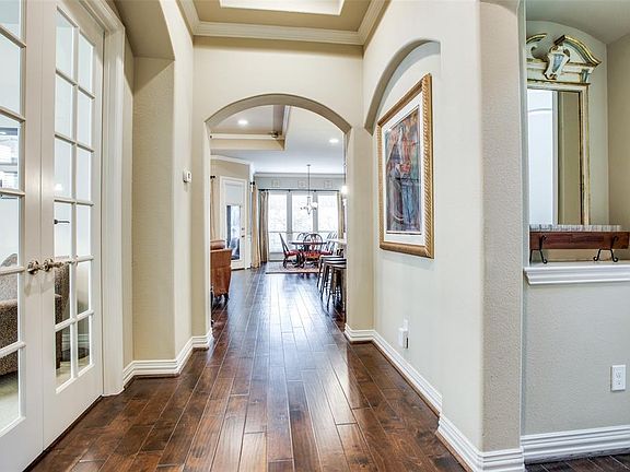 4th image of 1004 Chapel Hill Ct