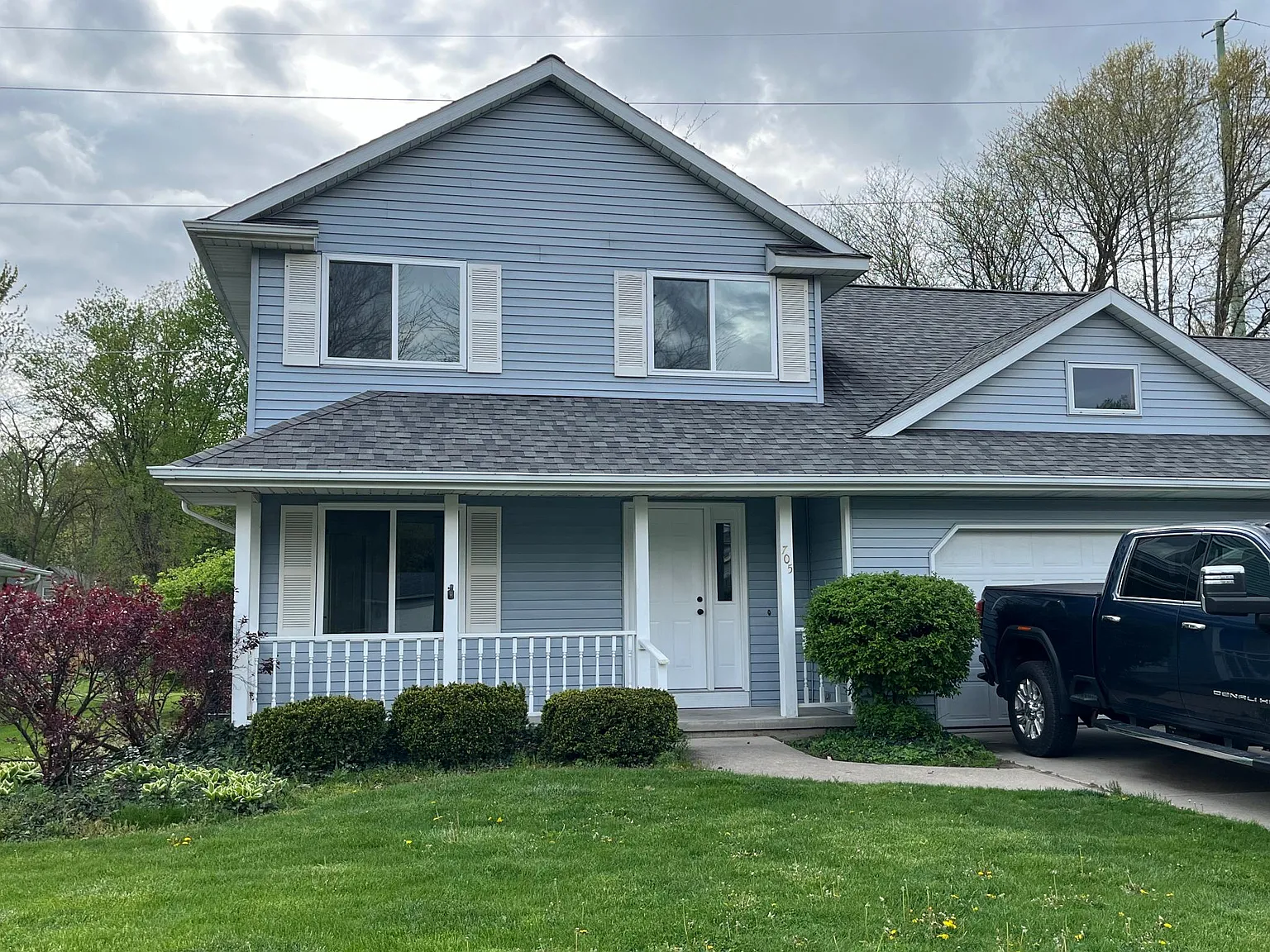 4 bed, 2.5 bath, 2700 sqft, $2,200 — Photo 1