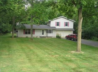 1001 Grindle Dr SE, Lowell, MI 49331