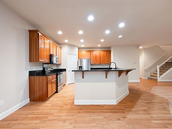 2nd image of 10100 NE 28th Pl