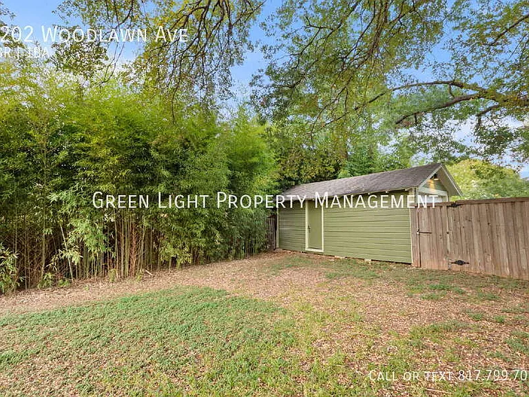 1202 Woodlawn Ave — Photo 1