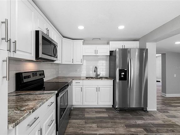 5th image of 2913 W Henry Ave