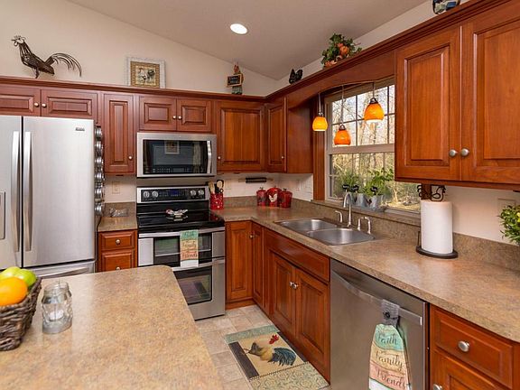 5th image of 3146 Apple Valley Dr
