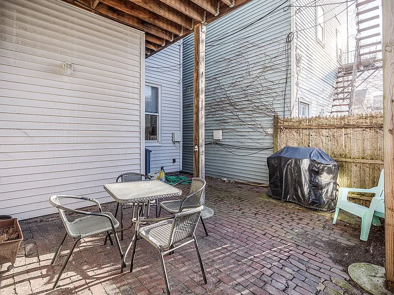 290 E St — Photo 15