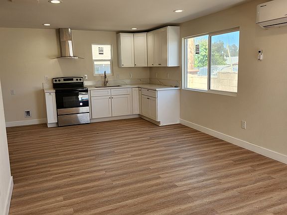 3rd image of 915 W 8th St #2