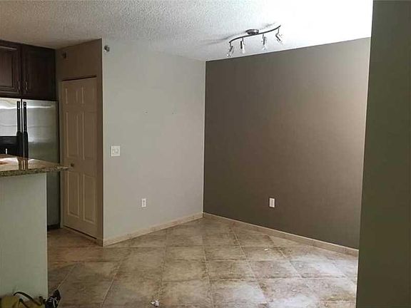 4th image of 19801 E Country Club Dr #4204