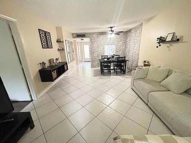 2 bed, 2.0 bath, 880 sqft, $2,200 — Photo 3