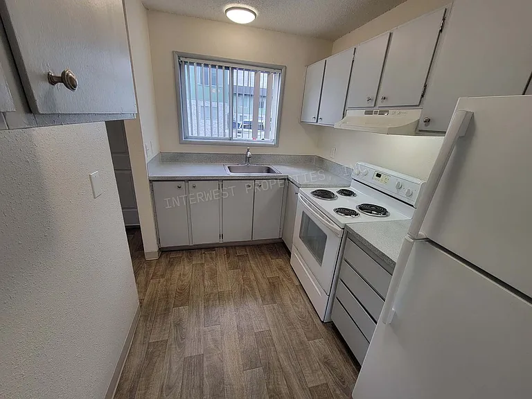 Regency Townhomes — Photo 11