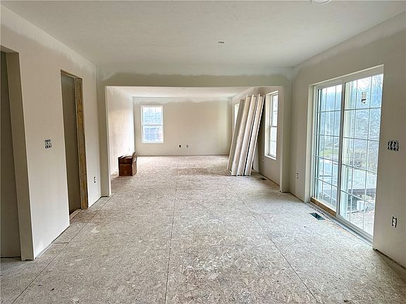 5th image of 815 Rosemont Ave