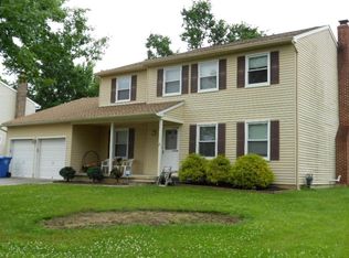 4 Lancaster Dr, Marlton, NJ 08053