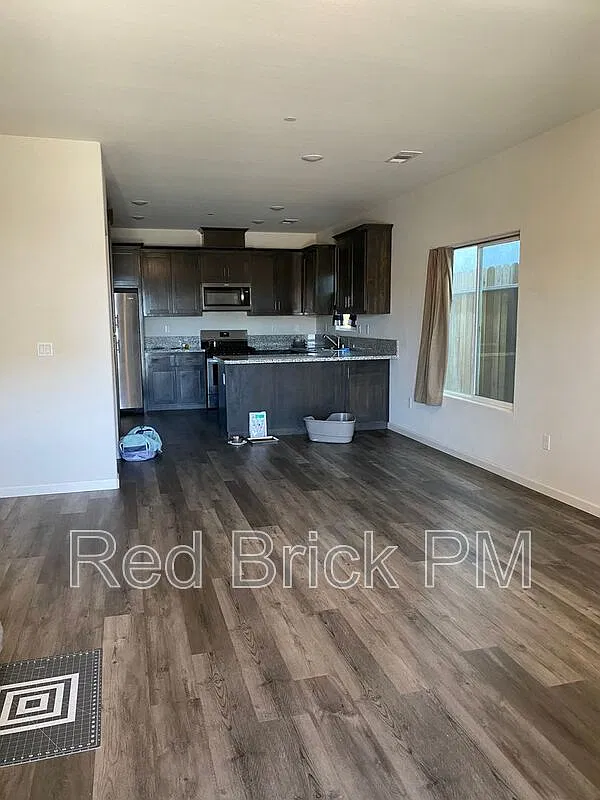 3 bed, 2.0 bath, 1239 sqft, $1,895 — Photo 2
