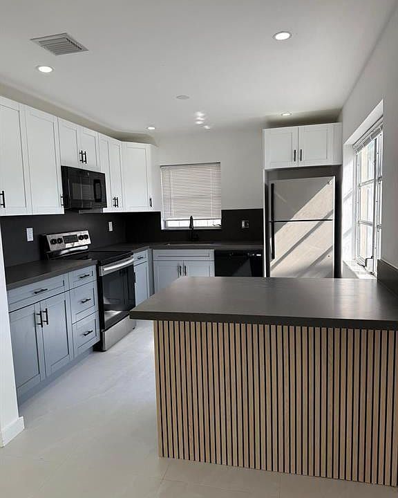 1st image of 1054-1058 SW 2nd St